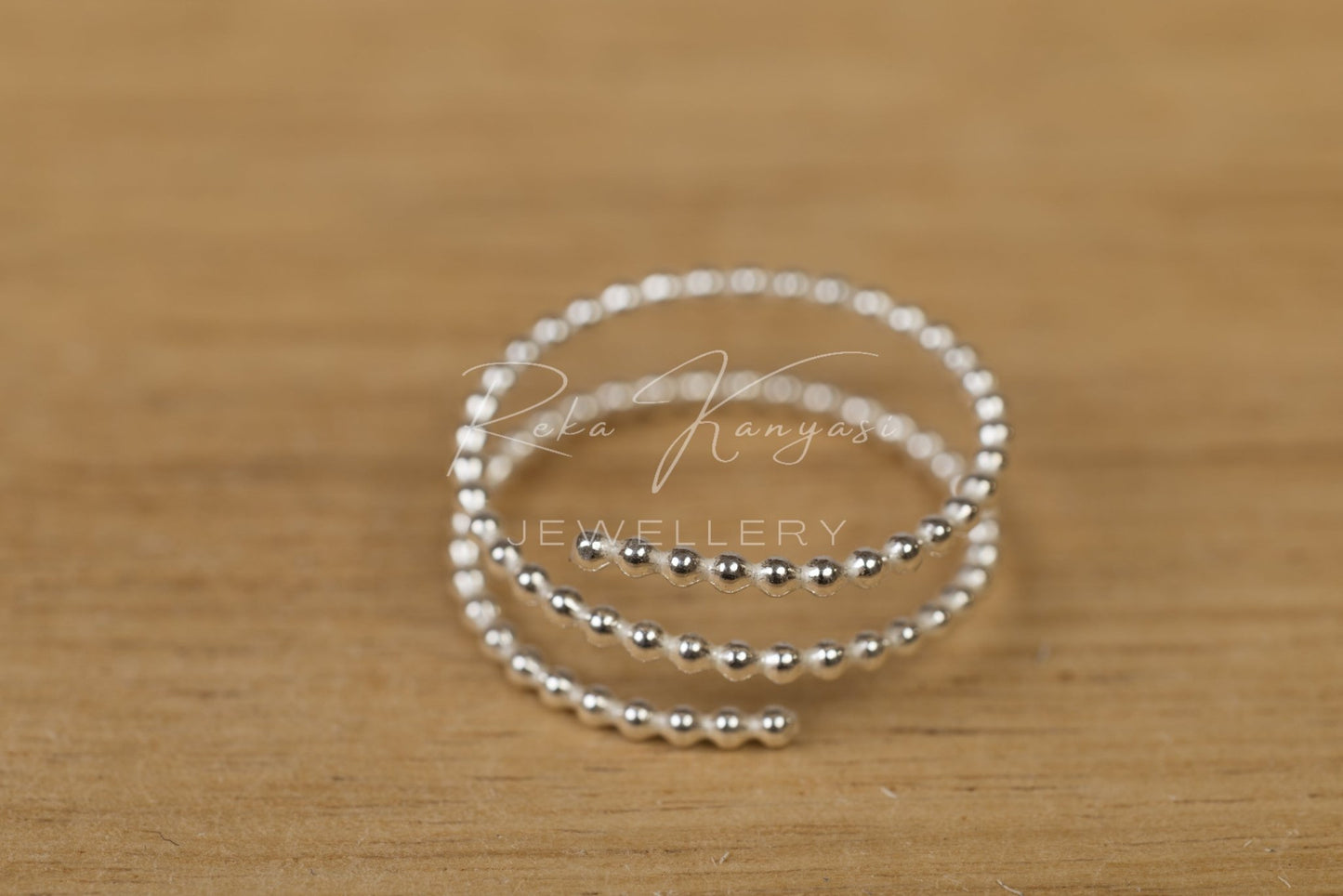 Elegáns spirál ezüst gyűrű apró ezüst gömbökből - Reka Kanyasi Jewellery