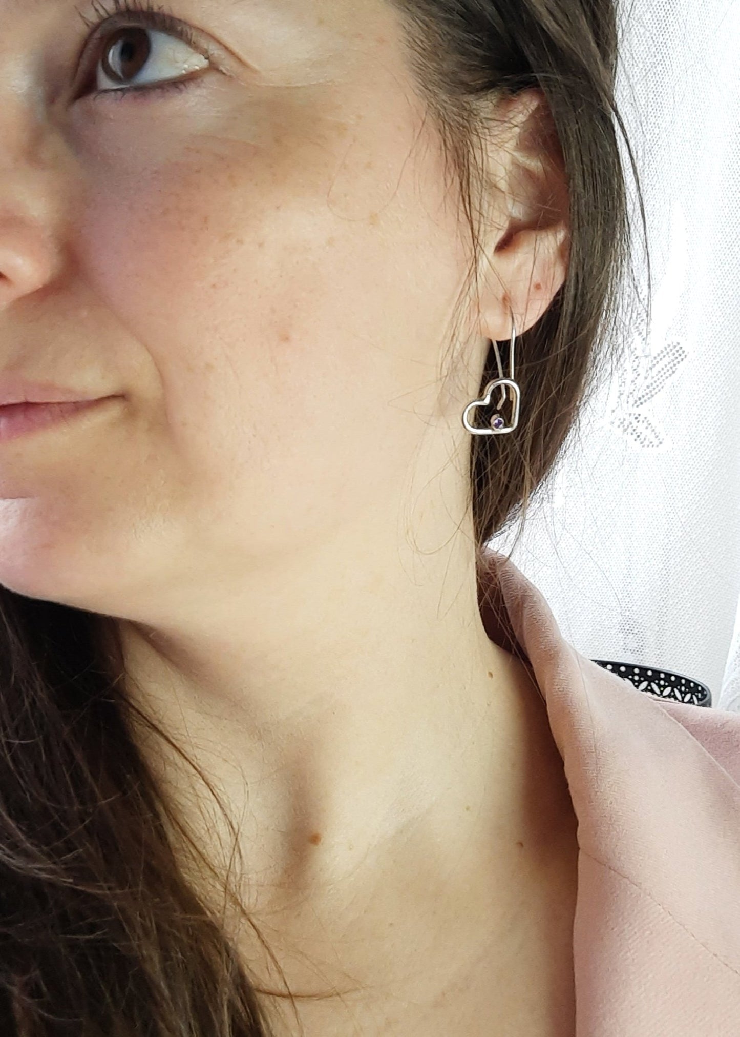 Heart shaped sterling silver earrings with amethyst - Szív alakú ezüst fülbevaló ametiszttel - Reka Kanyasi Jewellery