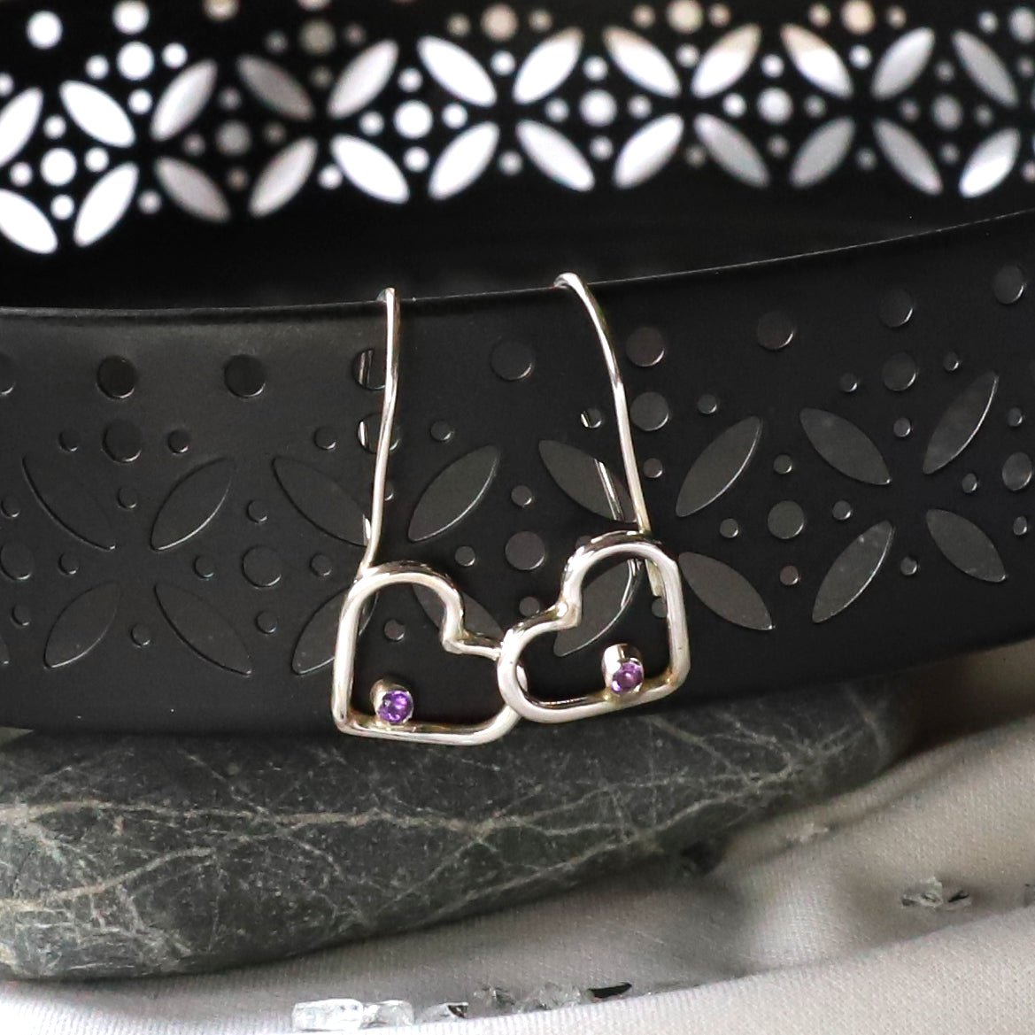 Heart shaped sterling silver earrings with amethyst - Szív alakú ezüst fülbevaló ametiszttel - Reka Kanyasi Jewellery