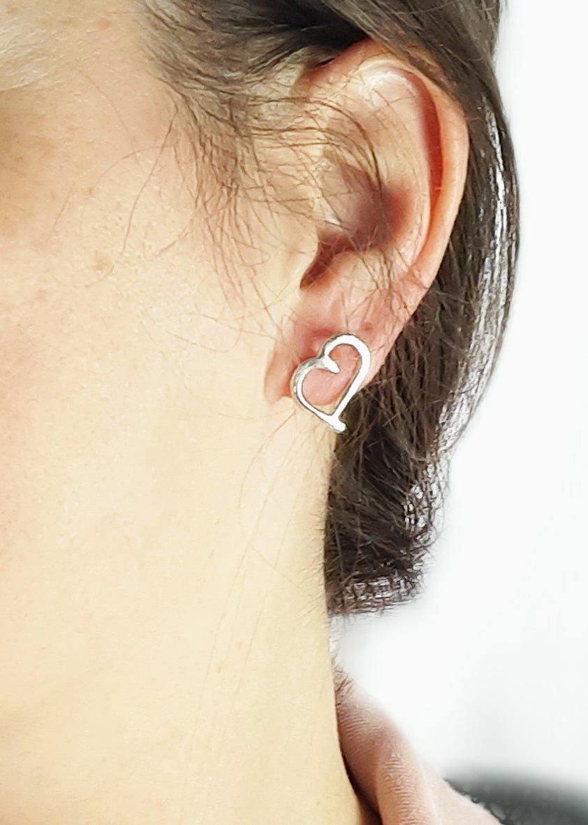 Heart shaped sterling silver stud earrings - Szív ezüst fülbevaló - Reka Kanyasi Jewellery