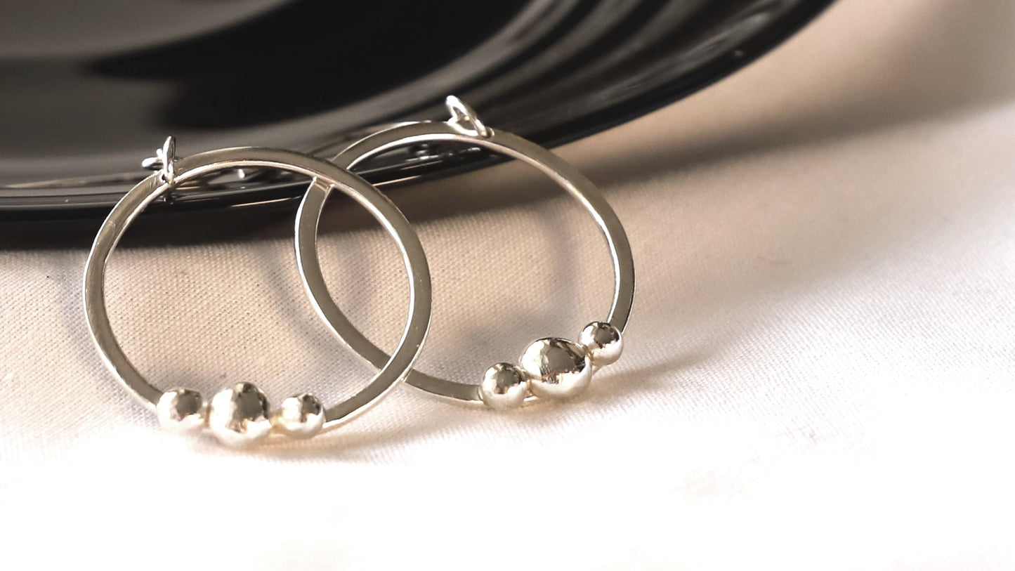 Love, hope and strenght silver hoops earrings - Szeretet, remény és erő ezüst karika fülbevaló - Reka Kanyasi Jewellery