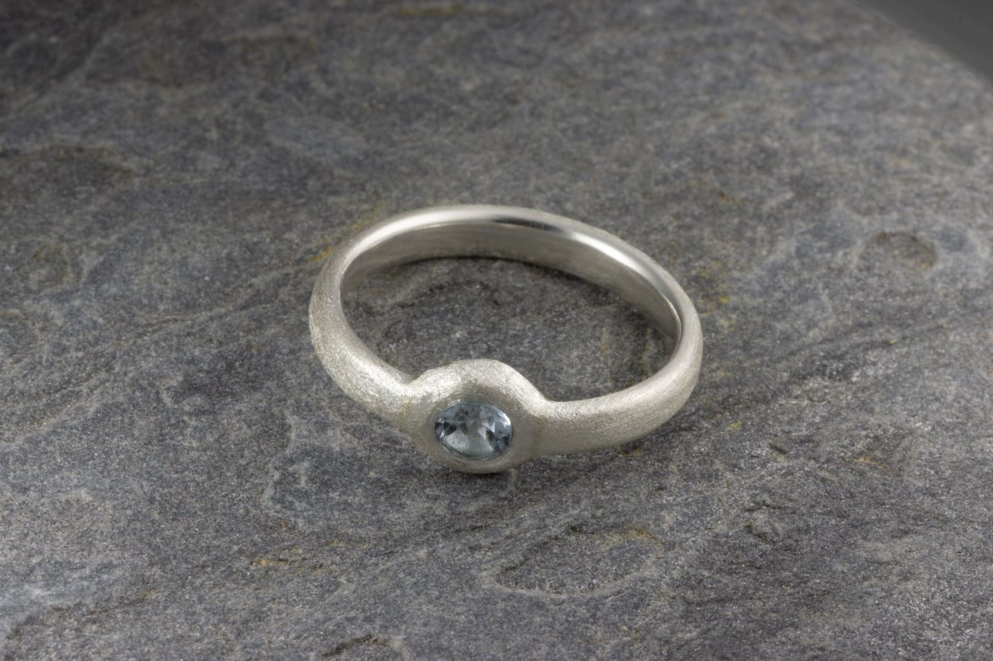 Satin silver ring with blue Swarowski crystal - Szatén ezüst gyűrű kék Swarowski kristállyal - Reka Kanyasi Jewellery