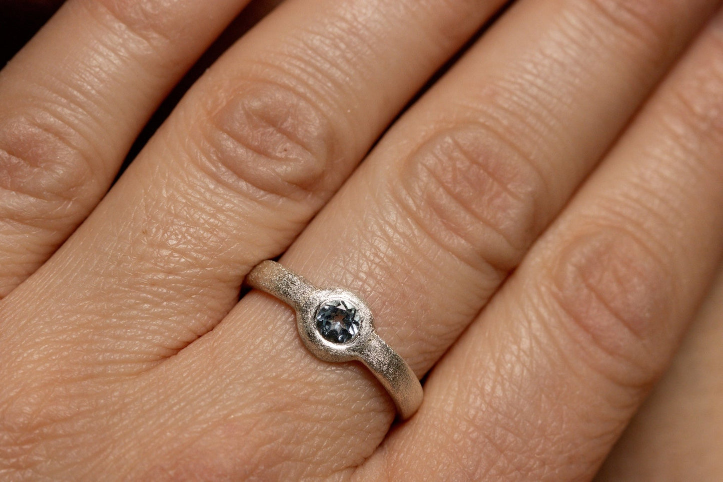 Satin silver ring with blue Swarowski crystal - Szatén ezüst gyűrű kék Swarowski kristállyal - Reka Kanyasi Jewellery