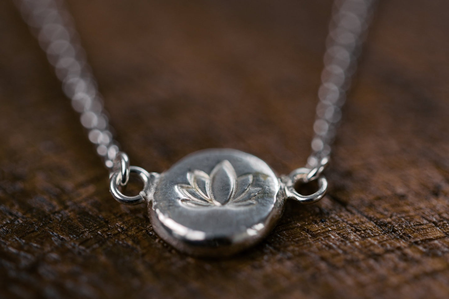 Silver chain with lotus motif - Ezüst lánc lótusz virág motívummal - Reka Kanyasi Jewellery