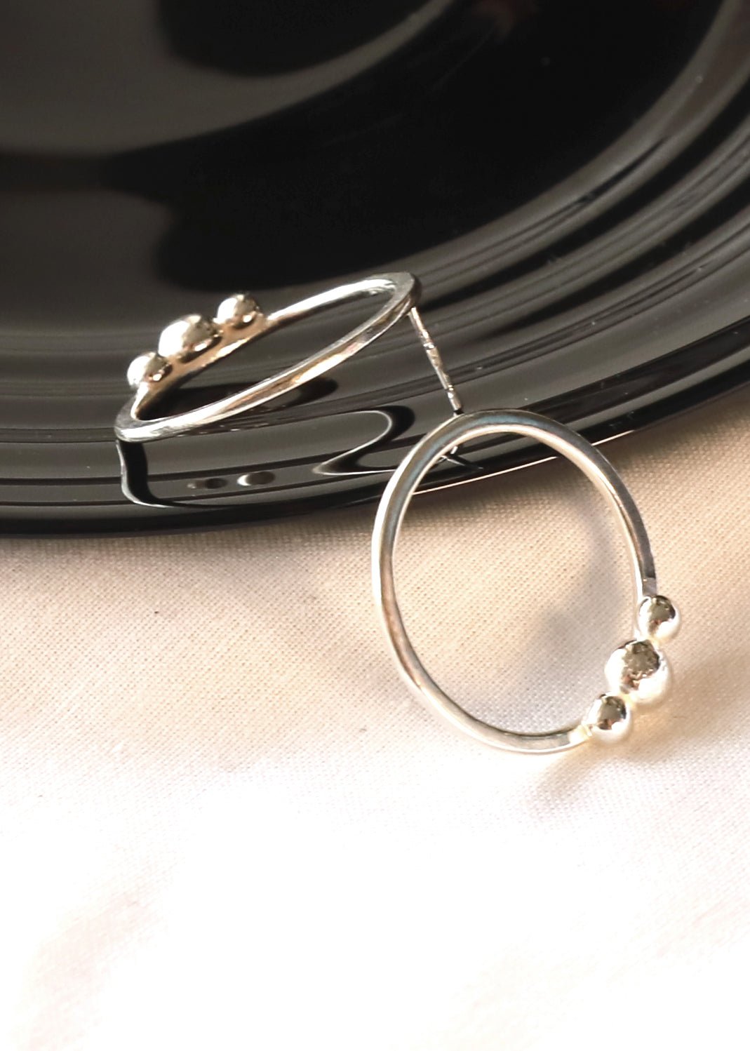 Silver hoop with 3 balls - Ezüst karika 3 gömbbel - Reka Kanyasi Jewellery
