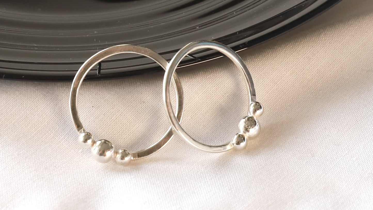 Silver hoop with 3 balls - Ezüst karika 3 gömbbel - Reka Kanyasi Jewellery