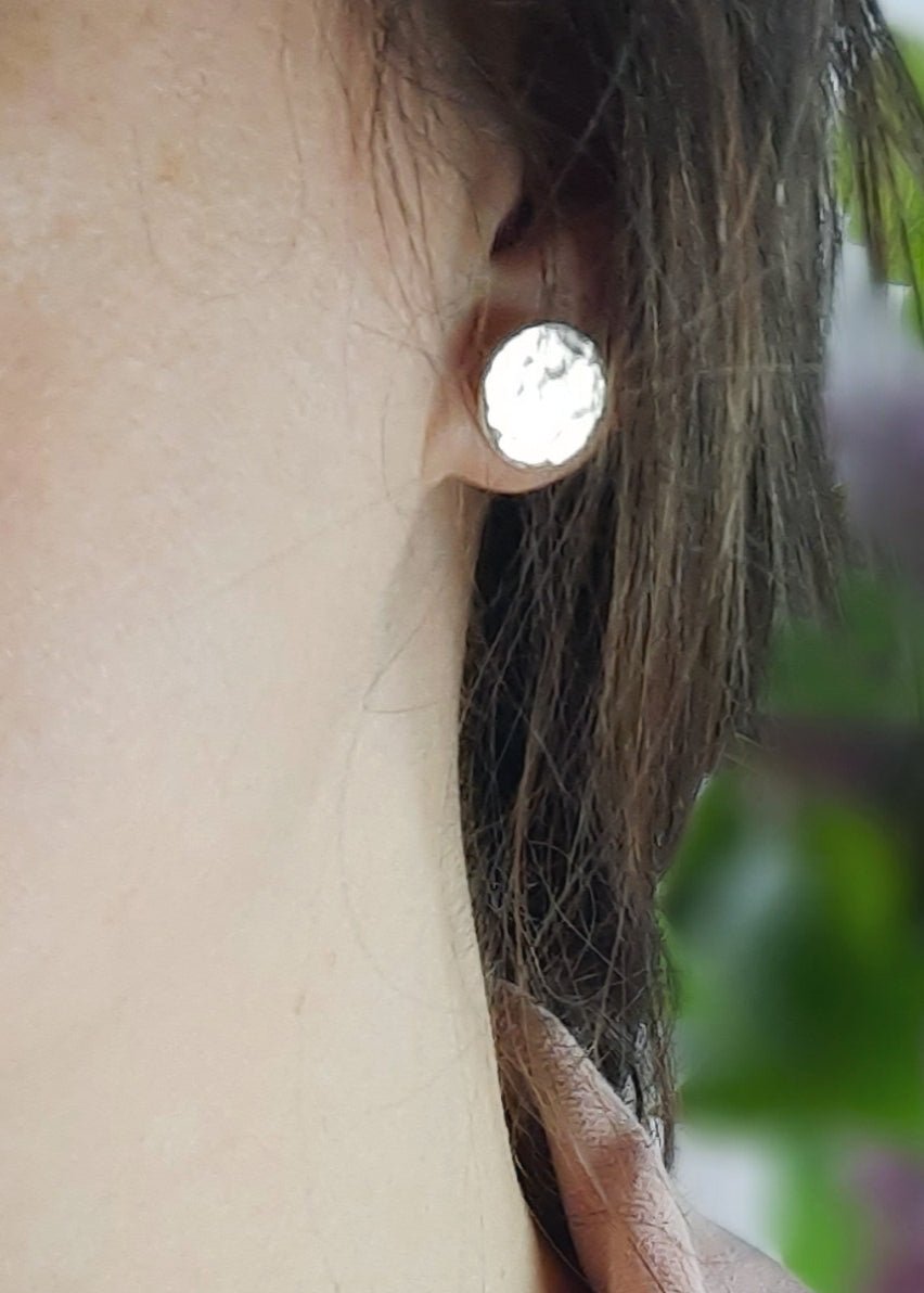 Simple hammered stud sterling silver earrings - Egyszerű ezüst fülbevaló - Reka Kanyasi Jewellery
