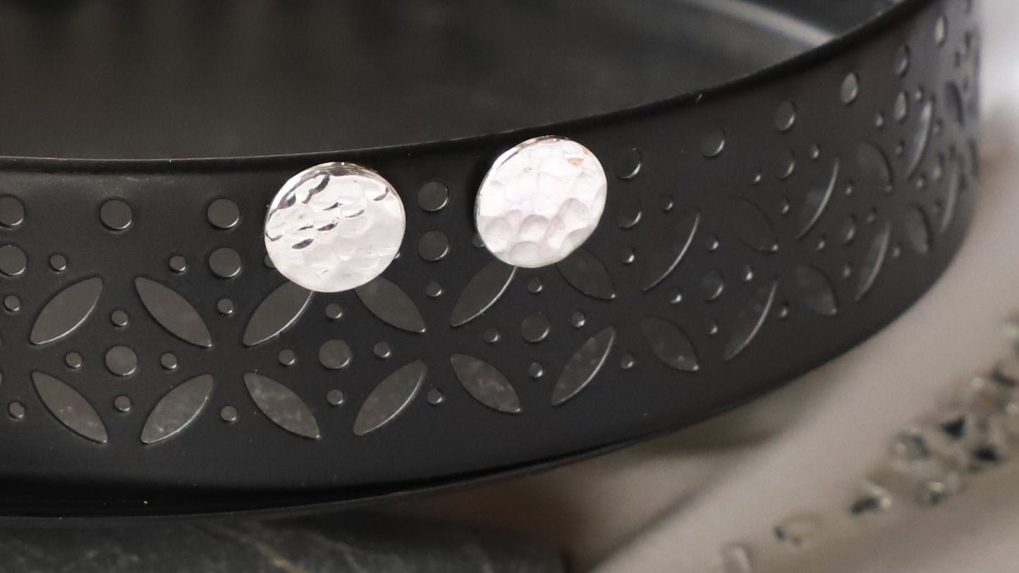 Simple hammered stud sterling silver earrings - Egyszerű ezüst fülbevaló - Reka Kanyasi Jewellery