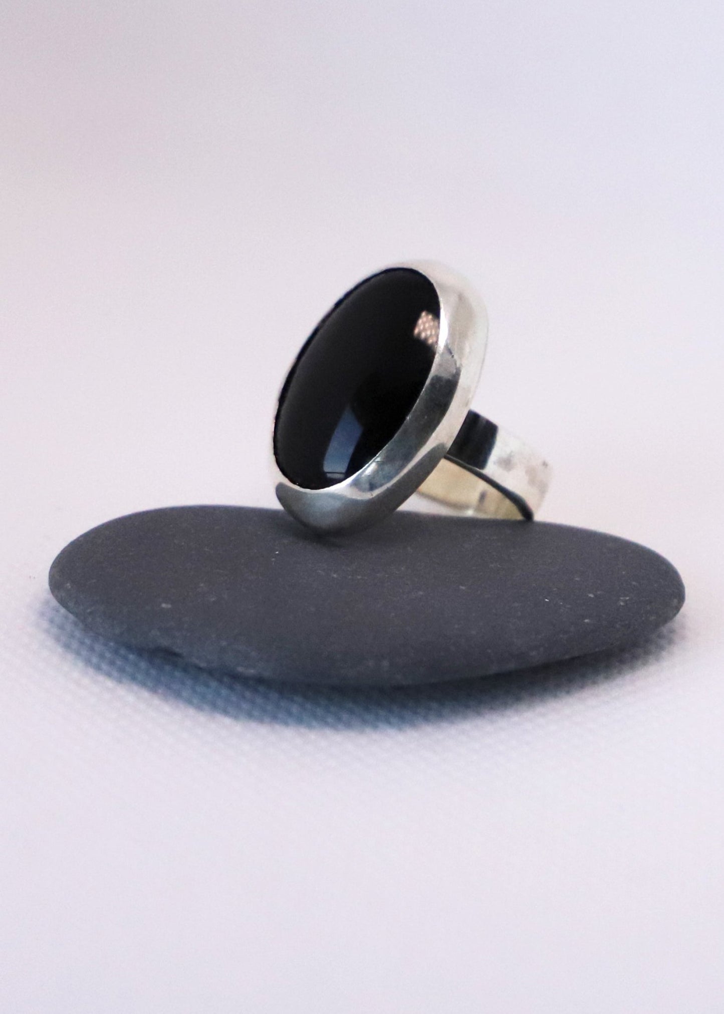 Dinorah Onyx Silver Ring - Dinorah Ónix Ezüst Gyűrű - Reka Kanyasi Jewellery