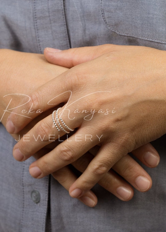 Elegáns spirál ezüst gyűrű apró ezüst gömbökből - Reka Kanyasi Jewellery