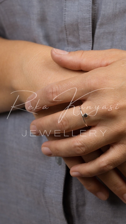 Eleni elegáns minimalista ezüst gyűrű - Reka Kanyasi Jewellery