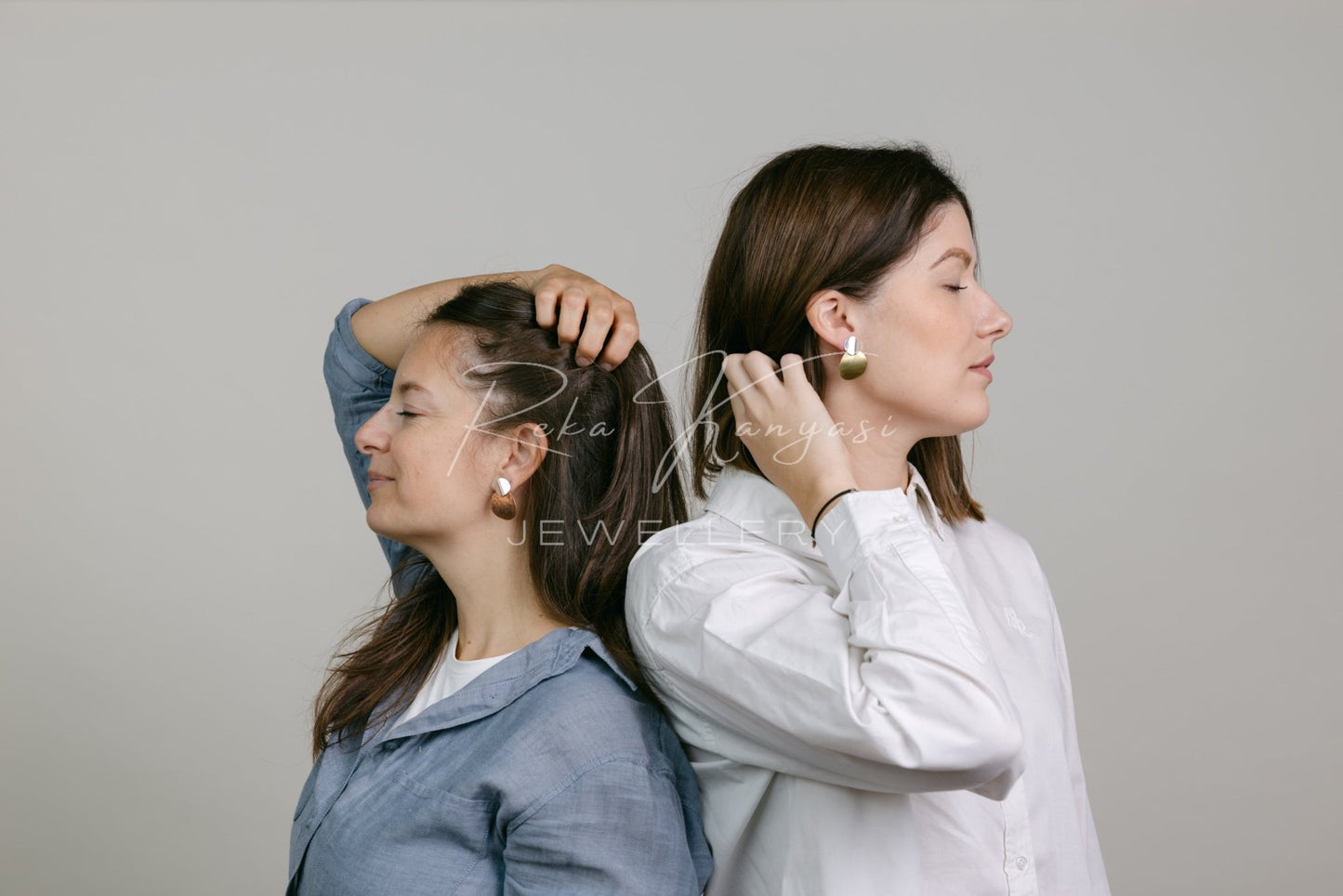 Ezüst és vörös réz fülbevaló kalapált felülettel - Reka Kanyasi Jewellery