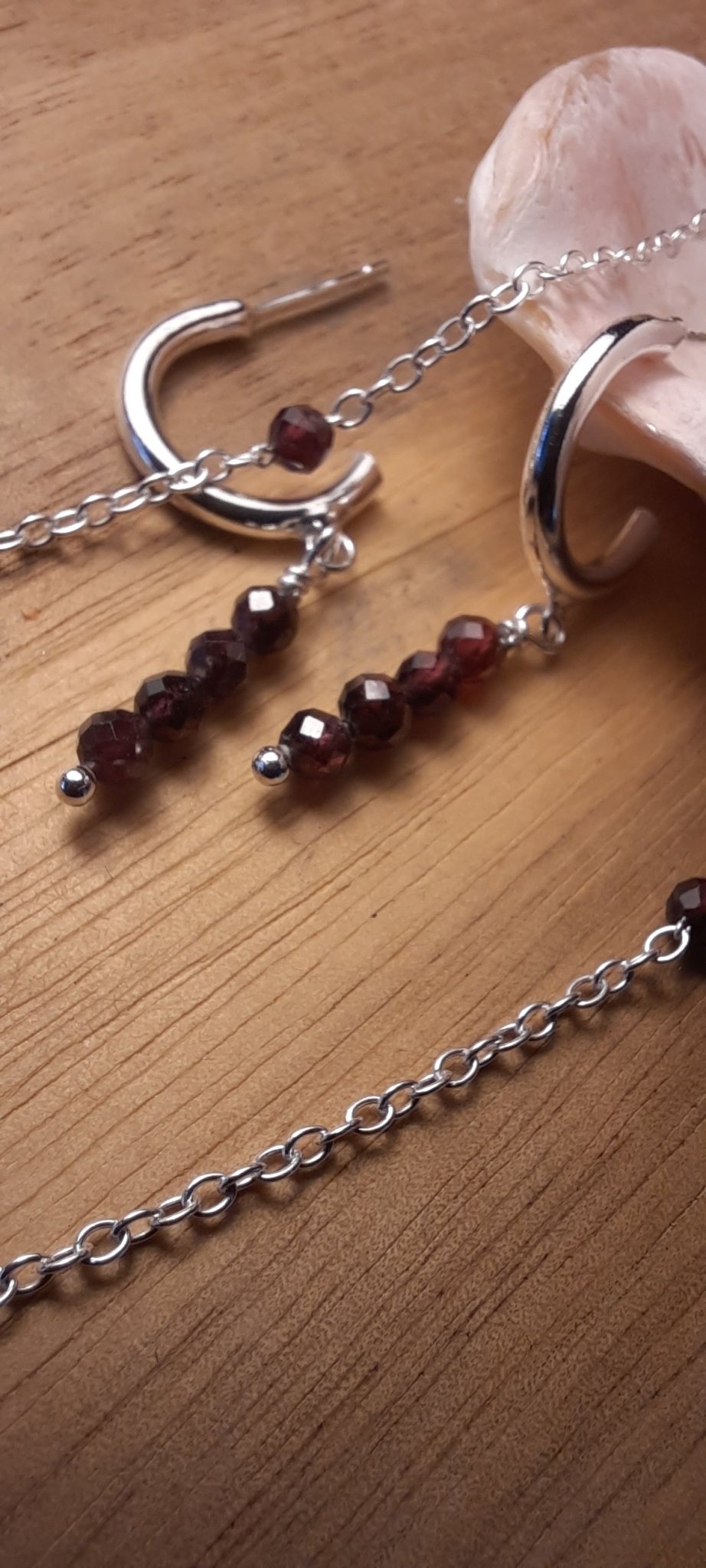 Ezüst fülbevaló gránáttal - Reka Kanyasi Jewellery