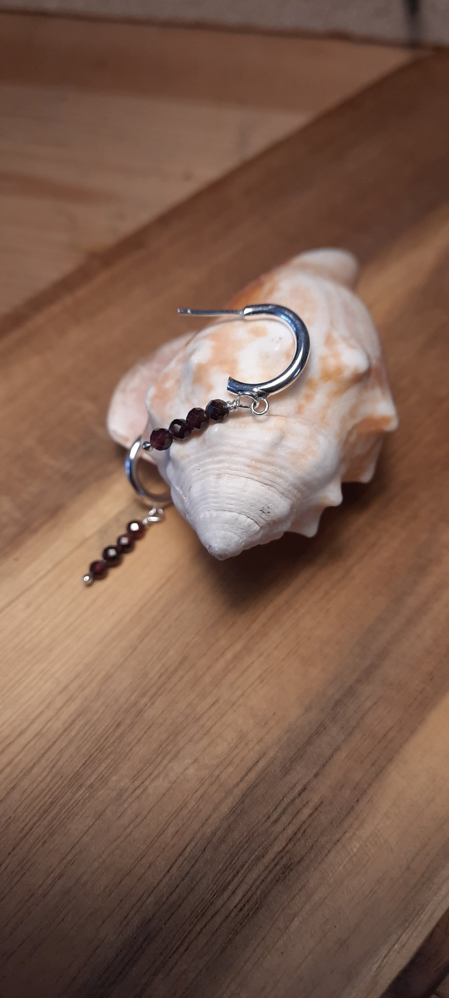 Ezüst fülbevaló gránáttal - Reka Kanyasi Jewellery