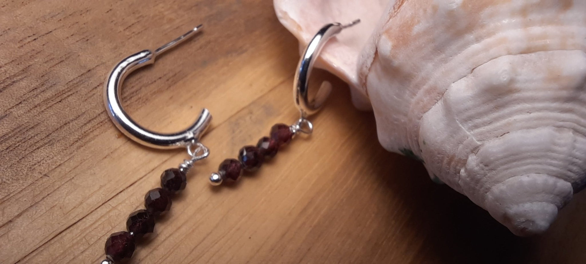 Ezüst fülbevaló gránáttal - Reka Kanyasi Jewellery