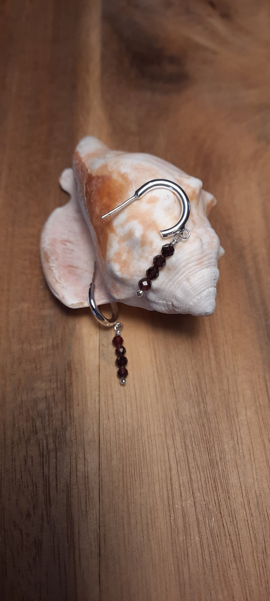 Ezüst fülbevaló gránáttal - Reka Kanyasi Jewellery