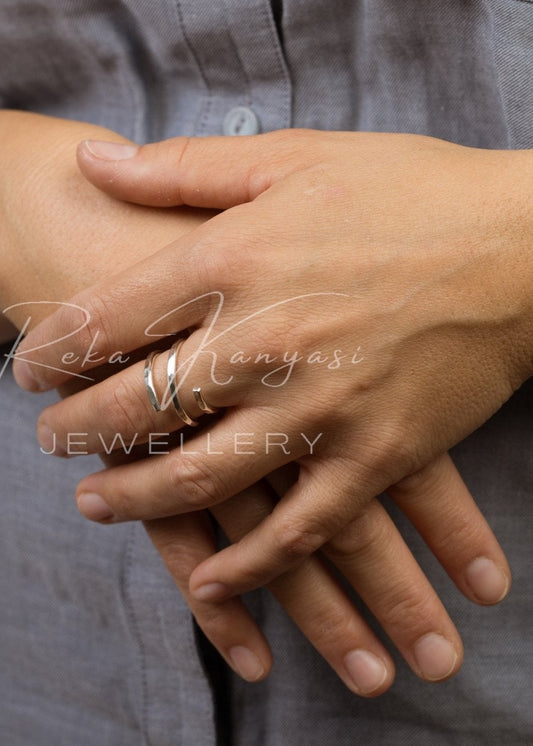 Ezüst kalapált, spirál gyűrű - Reka Kanyasi Jewellery