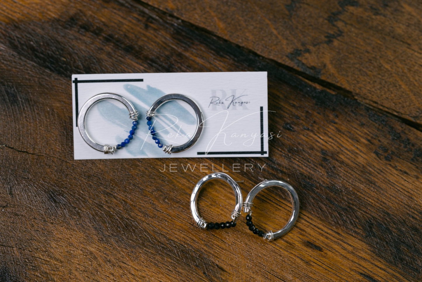 Ezüst kör fülbevaló gyöngyökkel - Reka Kanyasi Jewellery