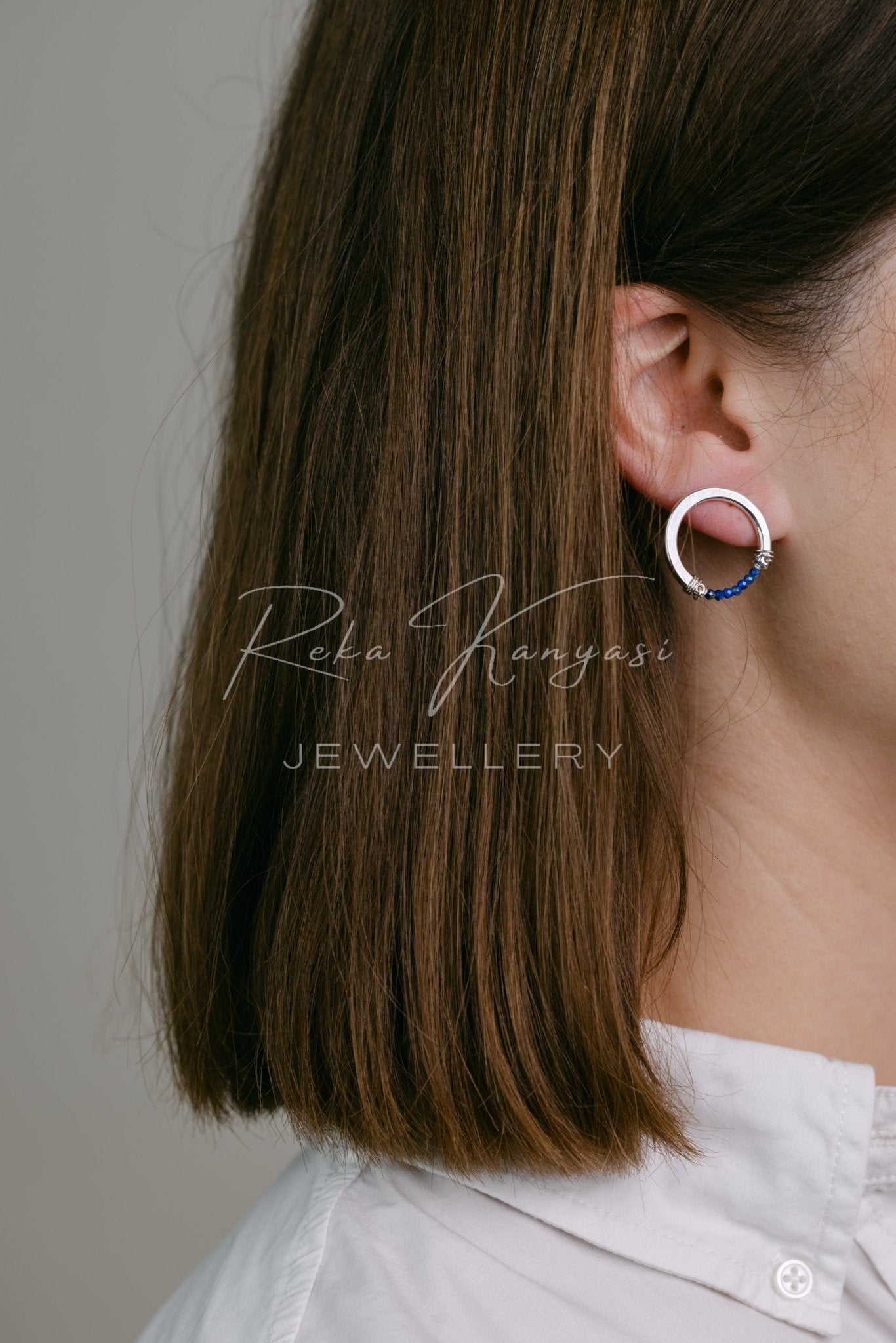 Ezüst kör fülbevaló gyöngyökkel - Reka Kanyasi Jewellery