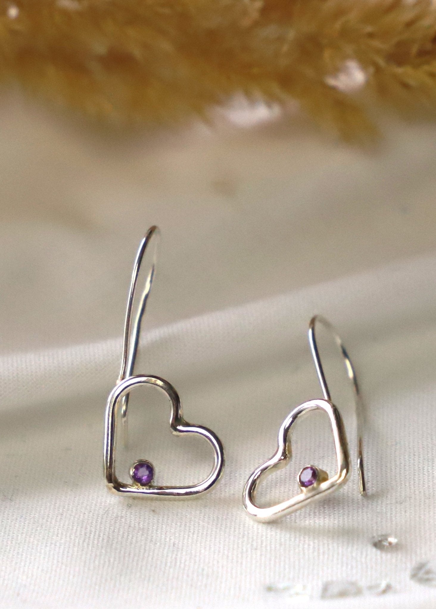 Heart shaped sterling silver earrings with amethyst - Szív alakú ezüst fülbevaló ametiszttel - Reka Kanyasi Jewellery
