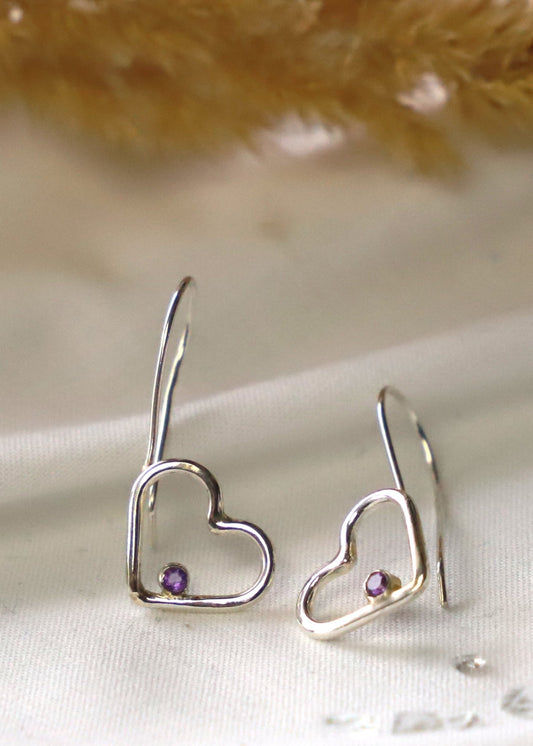 Heart shaped sterling silver earrings with amethyst - Szív alakú ezüst fülbevaló ametiszttel - Reka Kanyasi Jewellery