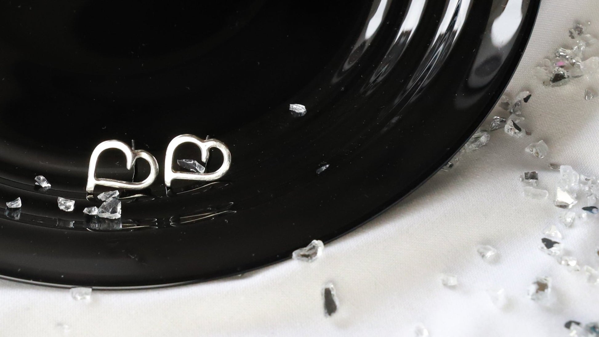 Heart shaped sterling silver stud earrings - Szív ezüst fülbevaló - Reka Kanyasi Jewellery