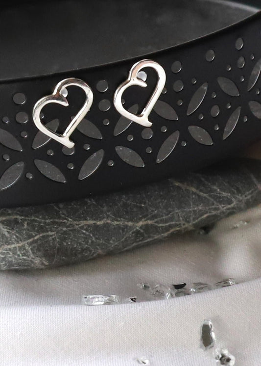 Heart shaped sterling silver stud earrings - Szív ezüst fülbevaló - Reka Kanyasi Jewellery