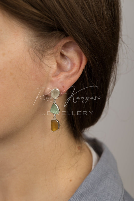 Isola ezüst fülbevaló tengeri üveggel, 3 színű - Reka Kanyasi Jewellery
