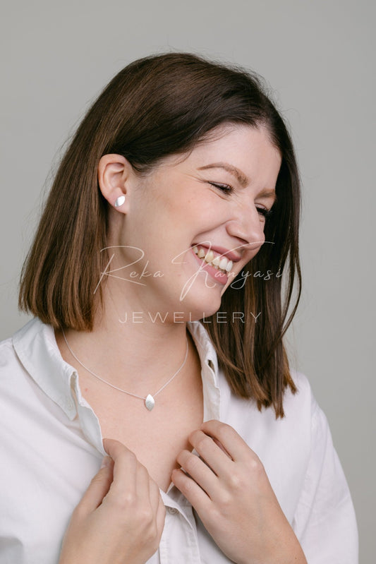 Levélke ezüst fülbevaló - Reka Kanyasi Jewellery