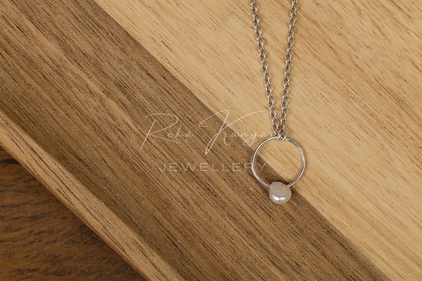 Lizy ezüst meadl folyami gyönggyel - Reka Kanyasi Jewellery