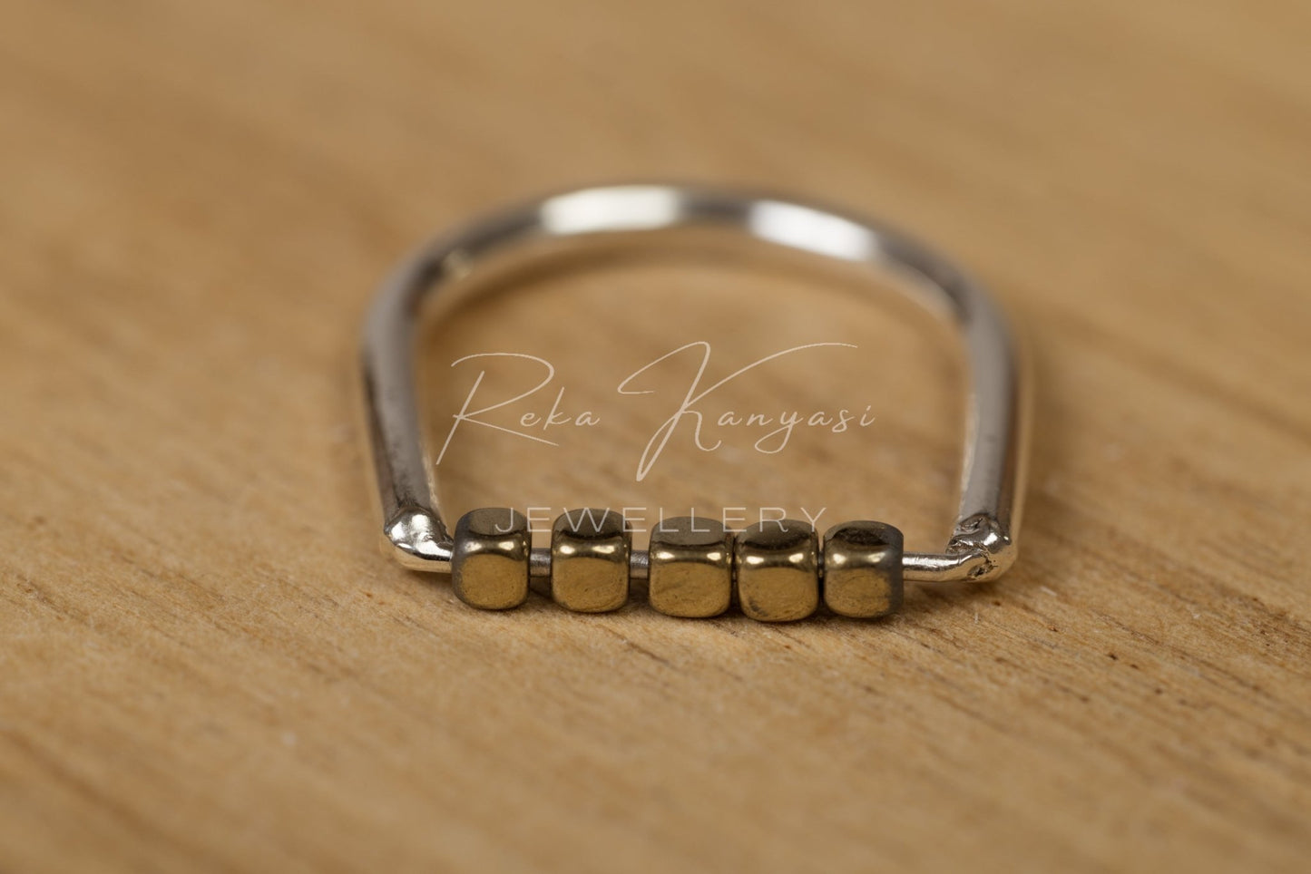 Nílus ezüst gyűrű hematit gyönggyel - Reka Kanyasi Jewellery