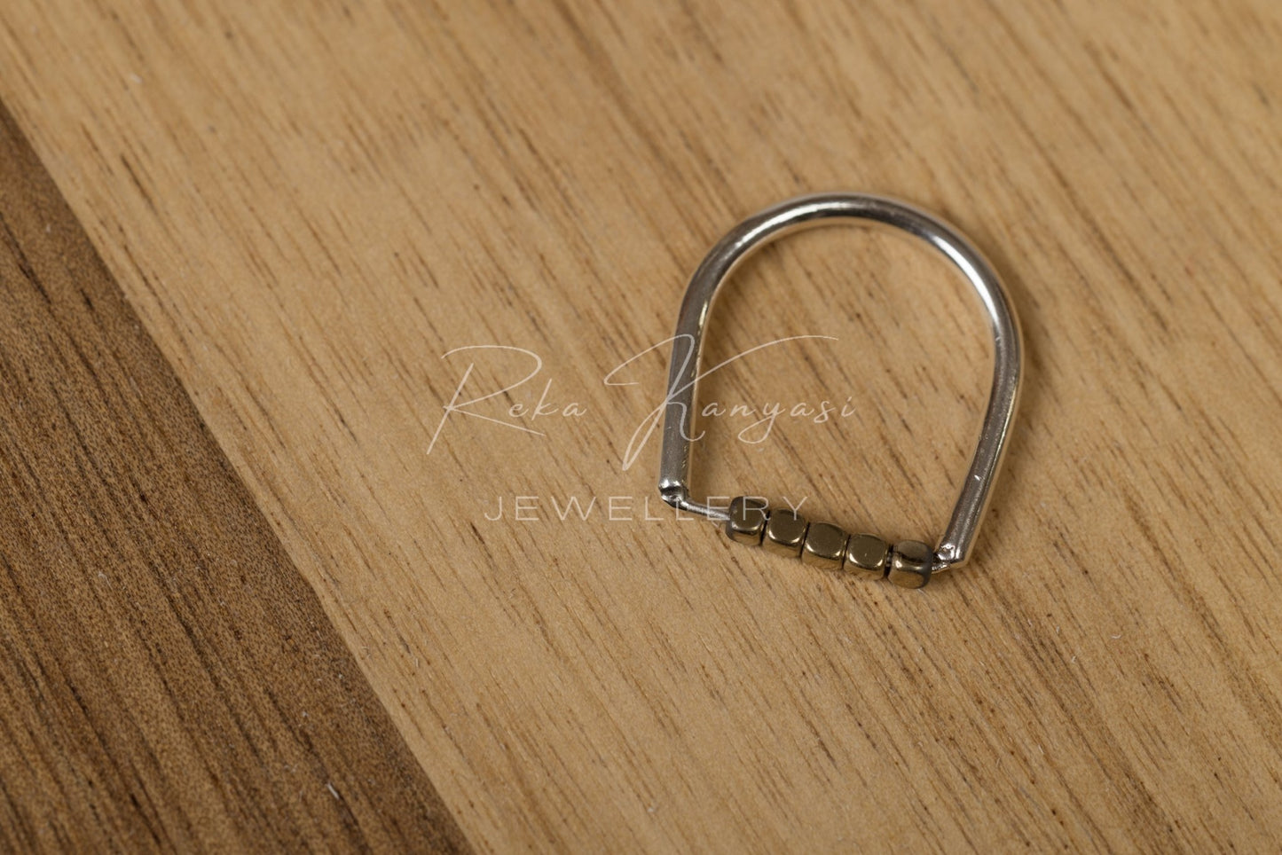 Nílus ezüst gyűrű hematit gyönggyel - Reka Kanyasi Jewellery