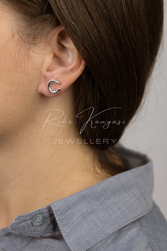 Patkó alakú ezüst fülbevaló - Reka Kanyasi Jewellery