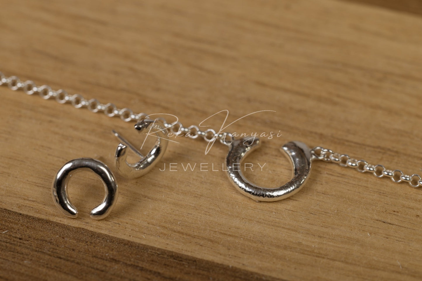 Patkó alakú ezüst medál lánccal - Reka Kanyasi Jewellery