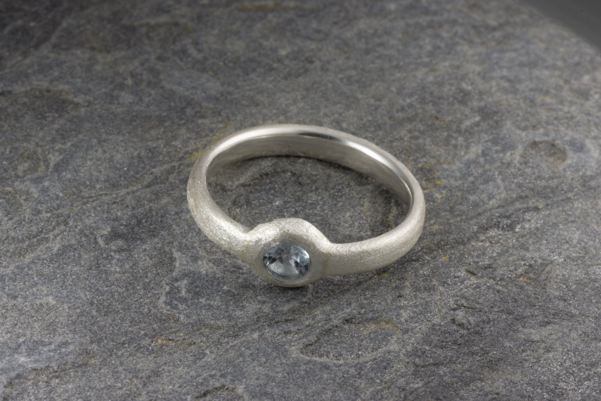 Satin silver ring with blue Swarowski crystal - Szatén ezüst gyűrű kék Swarowski kristállyal - Reka Kanyasi Jewellery
