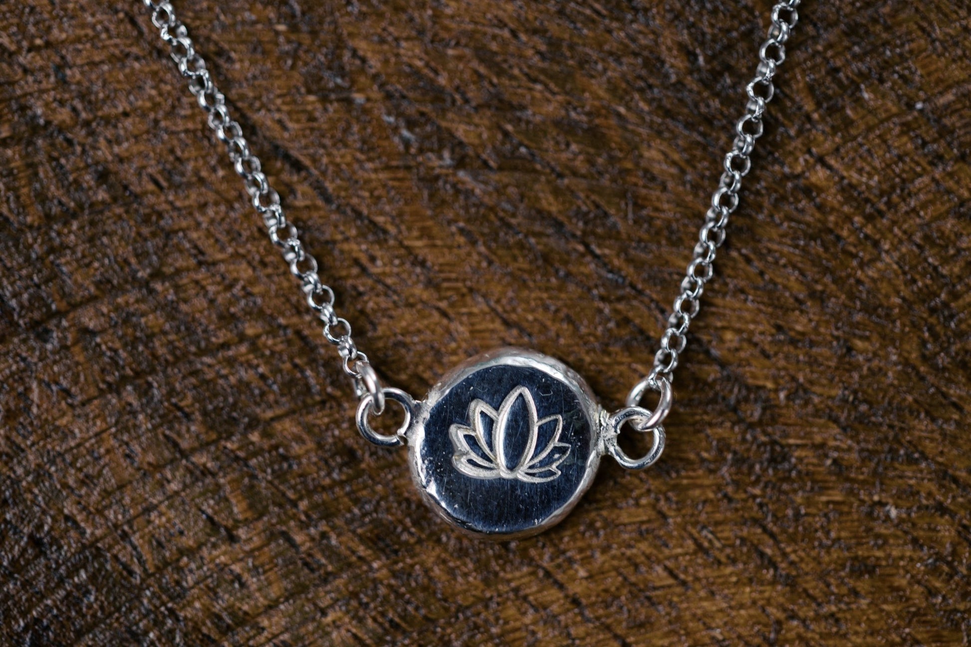 Silver chain with lotus motif - Ezüst lánc lótusz virág motívummal - Reka Kanyasi Jewellery