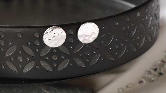 Simple hammered stud sterling silver earrings - Egyszerű ezüst fülbevaló - Reka Kanyasi Jewellery