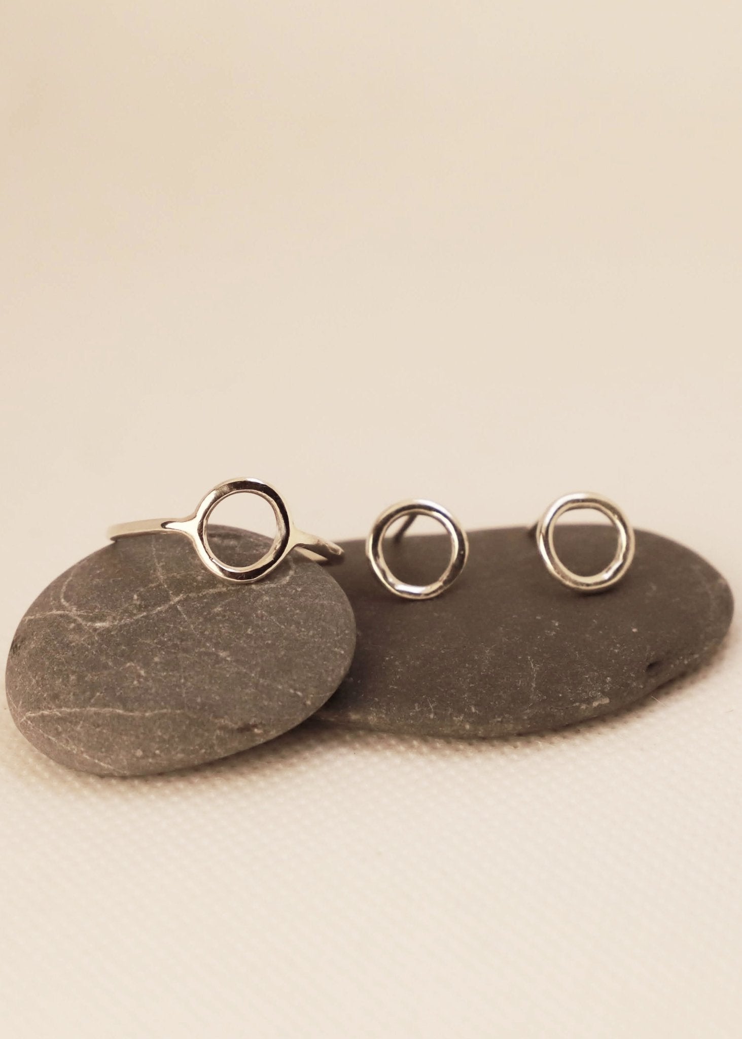 Sterling silver circle designed earrings - Ezüst kör fülbevaló - Reka Kanyasi Jewellery