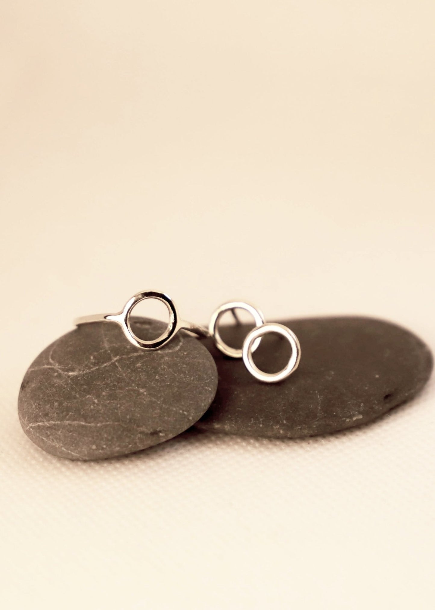 Sterling silver circle designed earrings - Ezüst kör fülbevaló - Reka Kanyasi Jewellery