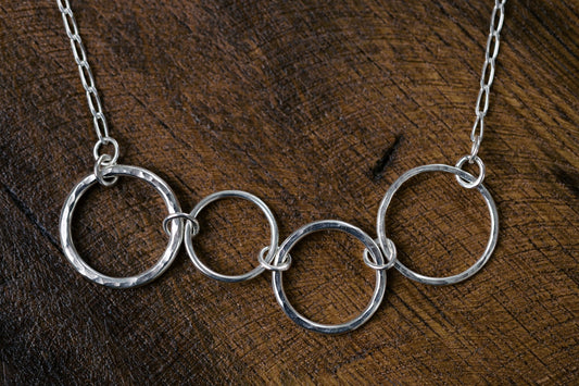 The FAMILY of 4 with silver circles and chain - 4 tagú CSALÁD ezüst körökkel láncon - Reka Kanyasi Jewellery