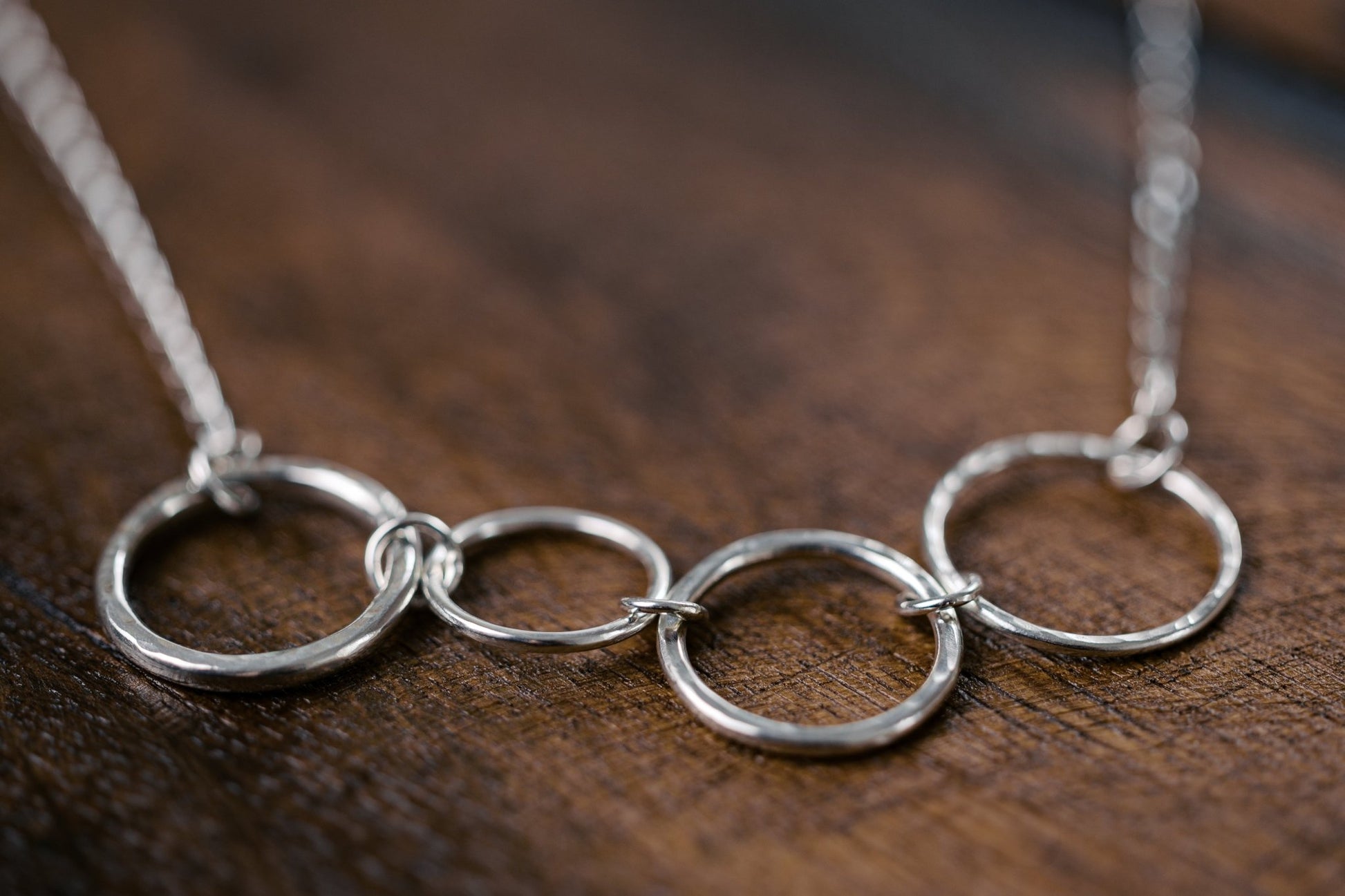 The FAMILY of 4 with silver circles and chain - 4 tagú CSALÁD ezüst körökkel láncon - Reka Kanyasi Jewellery